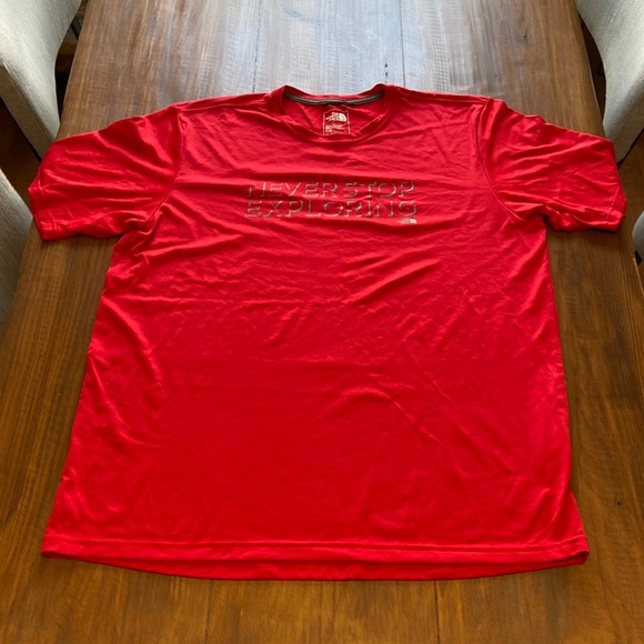 The North Face T-Shirt - Picture 1 of 3